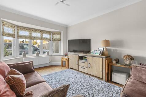 Orchard House, Pond Approach, HP15 6RH-5.jpg