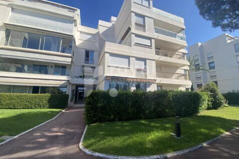 Modern architecture in a private estate in Mandeli
