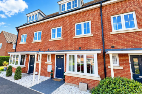 Brambling Avenue, Finberry, Ashford, TN25. 3 bedroom town house for sale
