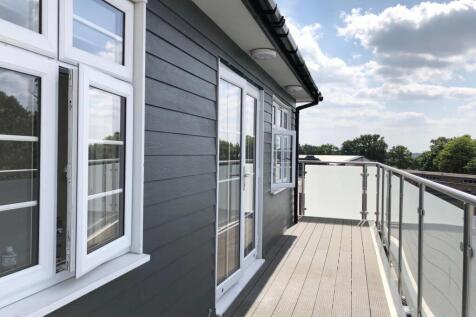 Large 2 Bedroom Flat