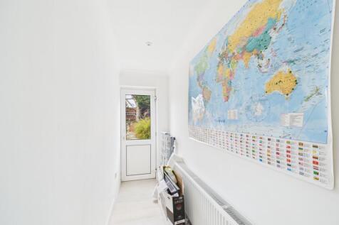 CAM03750G0-PR0080-STILL008