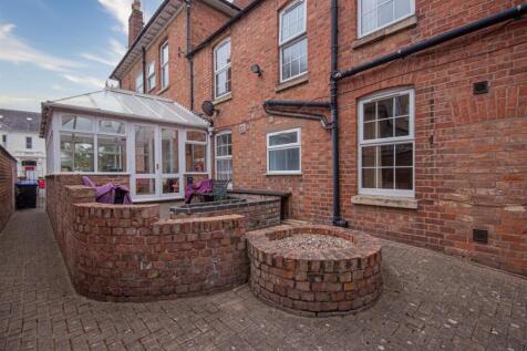 RussellTerrace_BackPatios-7.jpg