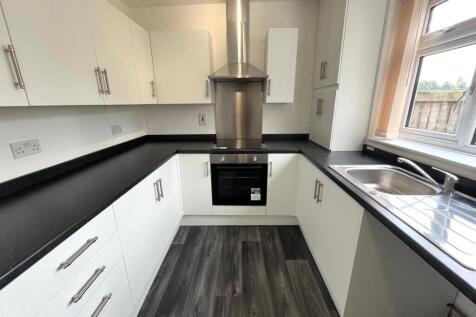 Belle Isle Road, Leeds, LS10 photo 5