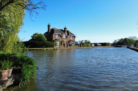 Long Buckby Wharf