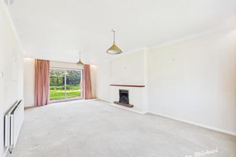 CAM03218G0-PR0625-STILL001