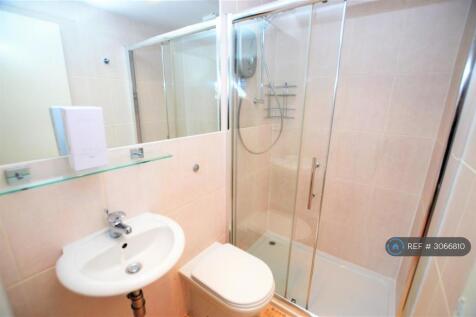 Hounslow Road, Twickenham, TW2 photo 4