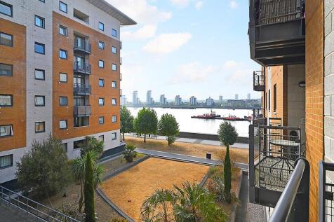 Lowestoft Mews, Galleons Lock, E16 photo 4