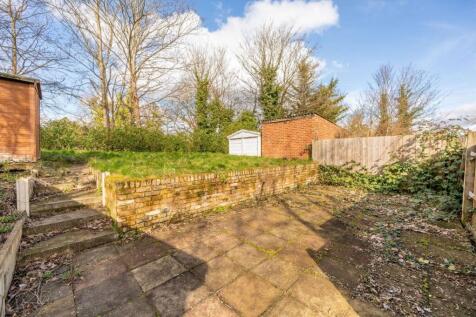 2 bed, 1 bath Maisonette in London - Photo 5