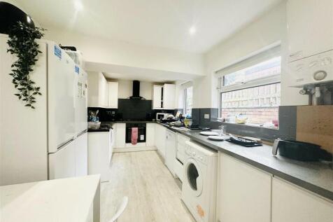 6-bed terraced on Balfour Road, Nottingham, Nottinghamshire, NG7, £3,380/mo