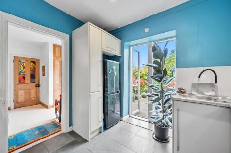 Kitchen to dining room and garden.jpg