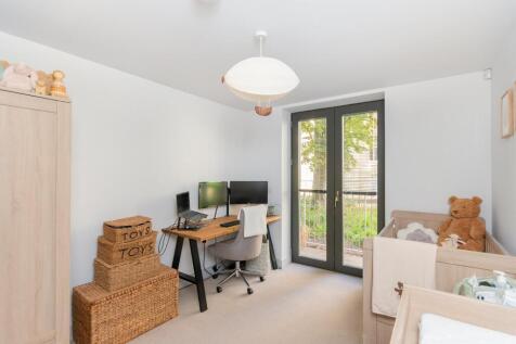 0F1HRE - Bedroom D.jpg