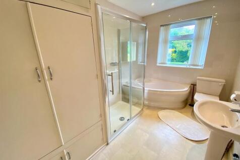 bathroom ground floor.jpg