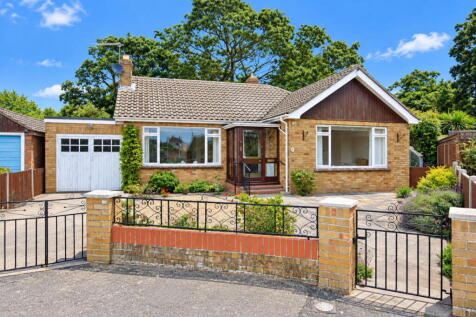 6 Marina Gardens, Holland on Sea