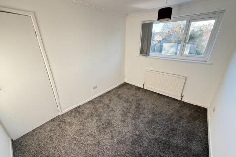 Towngate, Thurlstone, Sheffield, S36 9RH photo 4