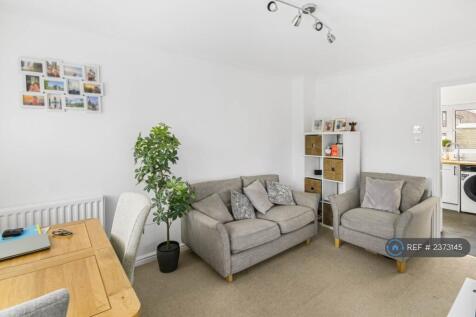 Lyon Oaks, Warfield, Bracknell, RG42 photo 3