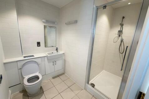 Ensuite Bathroom.jpg