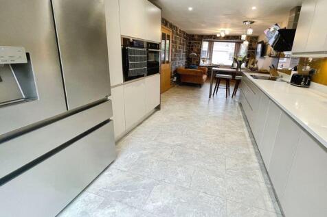 Kitchen &amp; Snug Room 