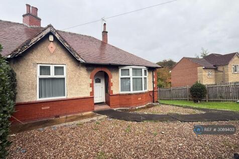 3-bed semi-detached on Stile Common Road, Huddersfield, HD4, £900/mo