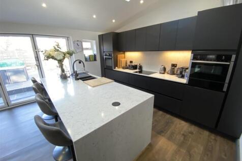 Lounge / dining / kitchen