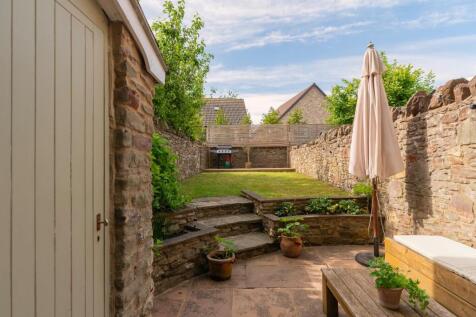 1B0R8WE - External H.jpg