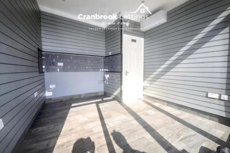 Commercial property to rent Ley Street, Ilford IG
