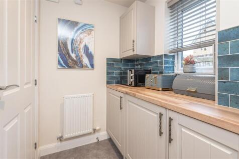 16 - 6 Millers Grove S75 1FW.jpg