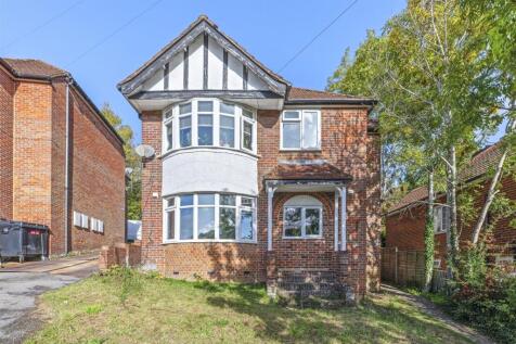 Flat 1, 52 Whitelands Road, HP12 3EL-13.jpg