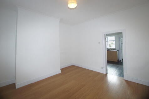 **NEW DECOR** Dukinfield Rd, Hyde, SK14 4QE photo 3