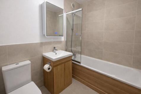 Avenue Road, Epsom, Surrey, KT18 photo 5