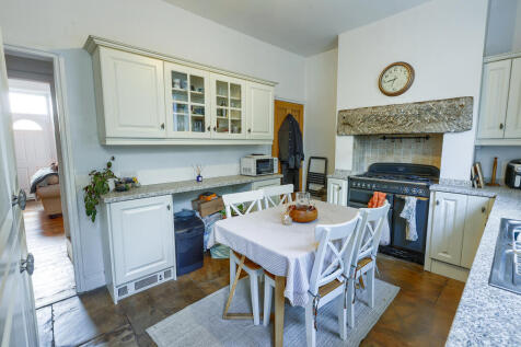 Butts Terrace, Guiseley, Leeds photo 4