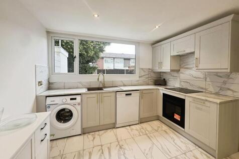 Millard Close, Basingstoke, RG21 photo 3