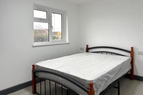 Bright, simply furnished double bedroom with a ...
