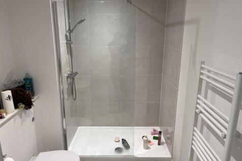 SHOWER ROOM/W.C.