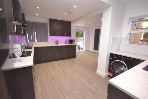 9-bed semi-detached on Denmark Road, Reading, £7,155/mo