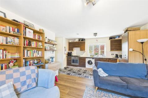 Kitchen/ Living Room