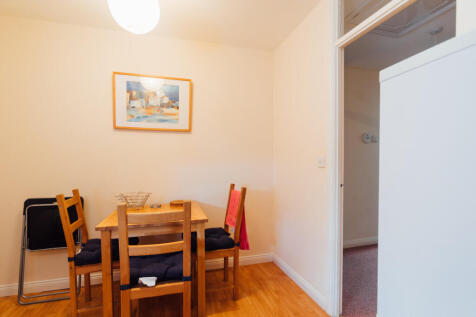 Carlton Close, Loughborough photo 4