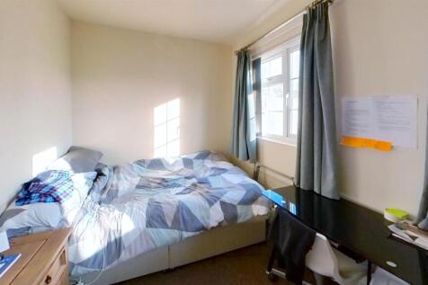 15-Tealby-Grove-Bedr