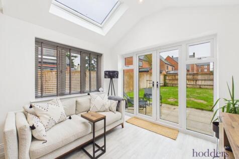 Chertsey, Surrey, KT16 photo 3