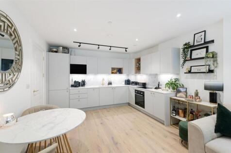 Epsom, KT18 - property photo