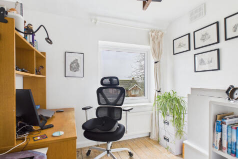 18. CAM01984G0-PR0536-STILL019