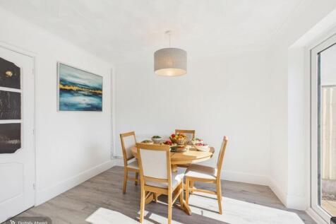 Kitchen / Dinning