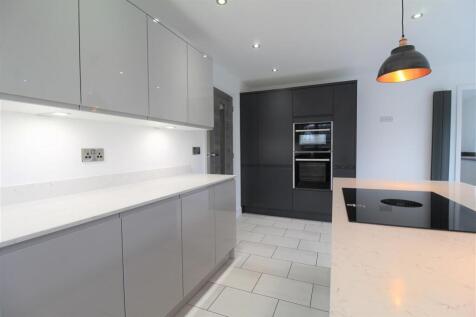6 Kitchen 4.JPG
