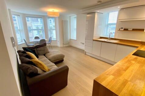 Flat 8, 10-12 Tolcarne Road Living Area