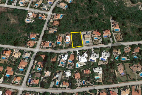 Super well located plot in Binisafua