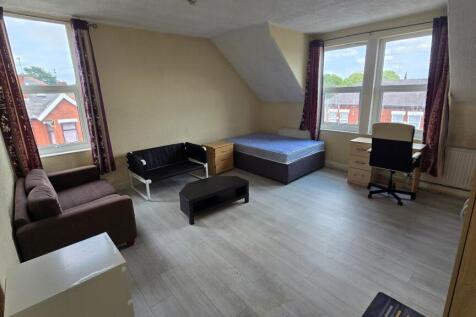 6-bed terraced on Belgrave Avenue, Manchester, £3,380/mo