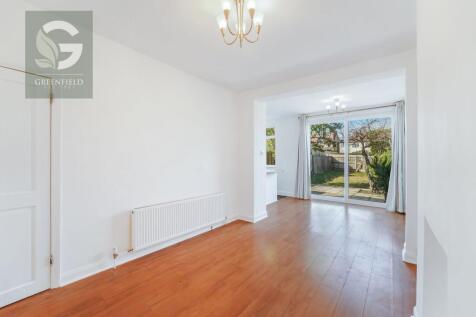 Ardrossan Gardens, Worcester Park, Surrey, KT4 7AY