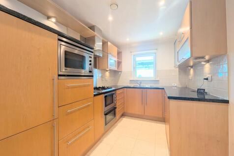 Kings Gate, Horsham, RH12 photo 3