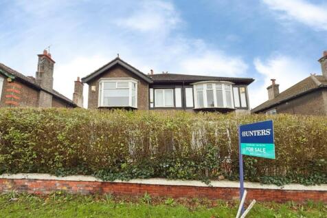 front of queens drive.jpg