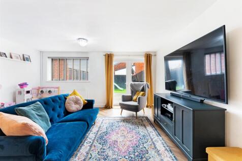 Lakeside View-Living room (2)