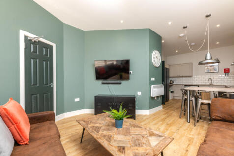 Flat 1, 124 Walter Road Living room 2